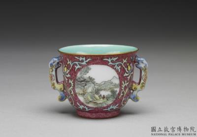 图片[2]-Cup with two handles and four panels of landscape on a polychrome red ground in yangcai painted enamels, Qianlong reign (1736-1795), Qing dynasty-China Archive